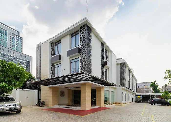 RedDoorz Plus near Lippo Mall Kemang 2
