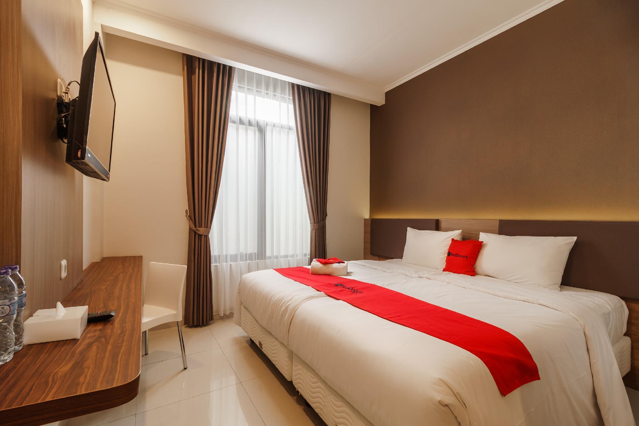 Reddoorz Near Lippo Mall Kemang 2 Wisma tamu