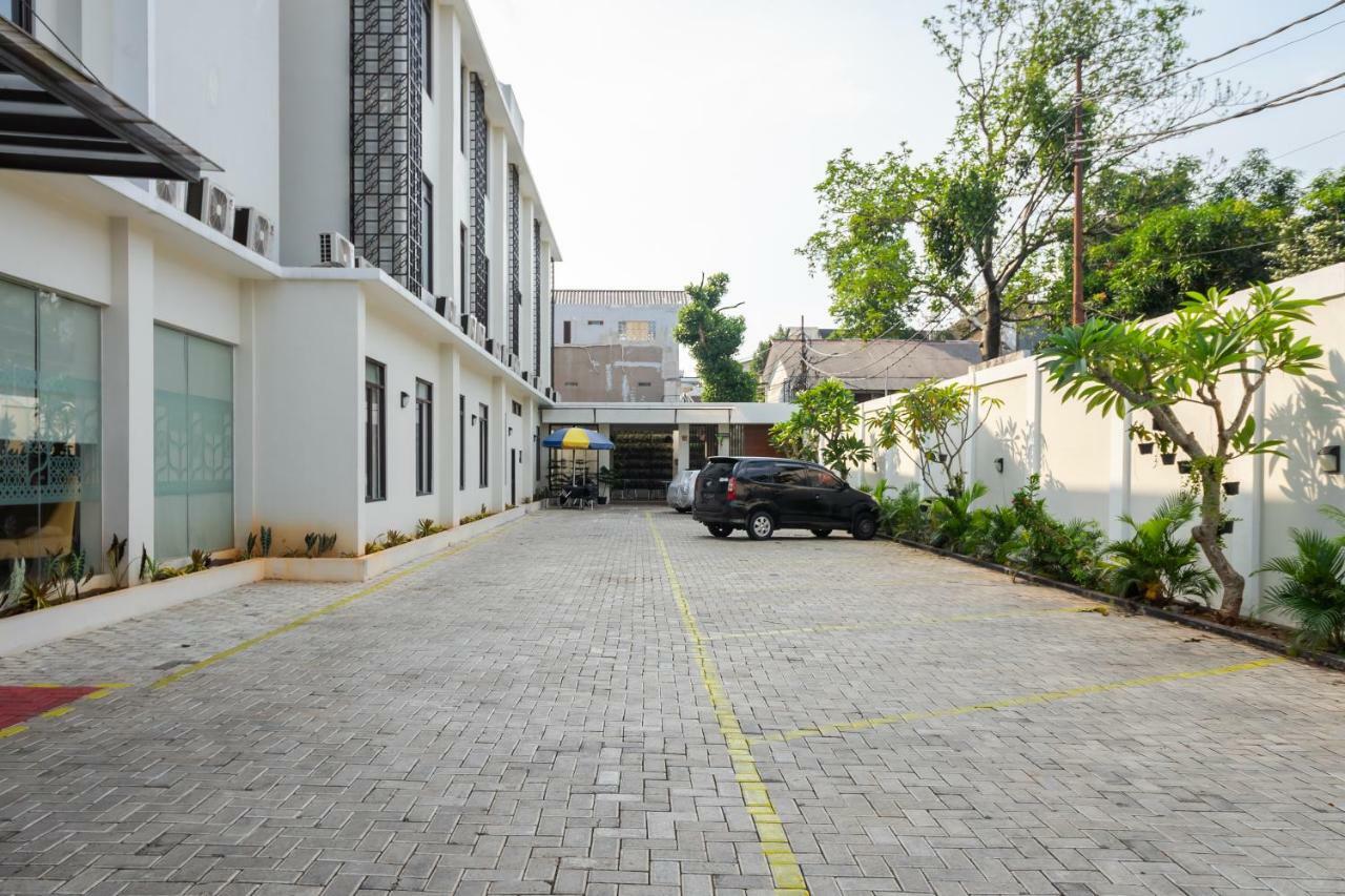 Wisma tamu Reddoorz Near Lippo Mall Kemang 2 3*