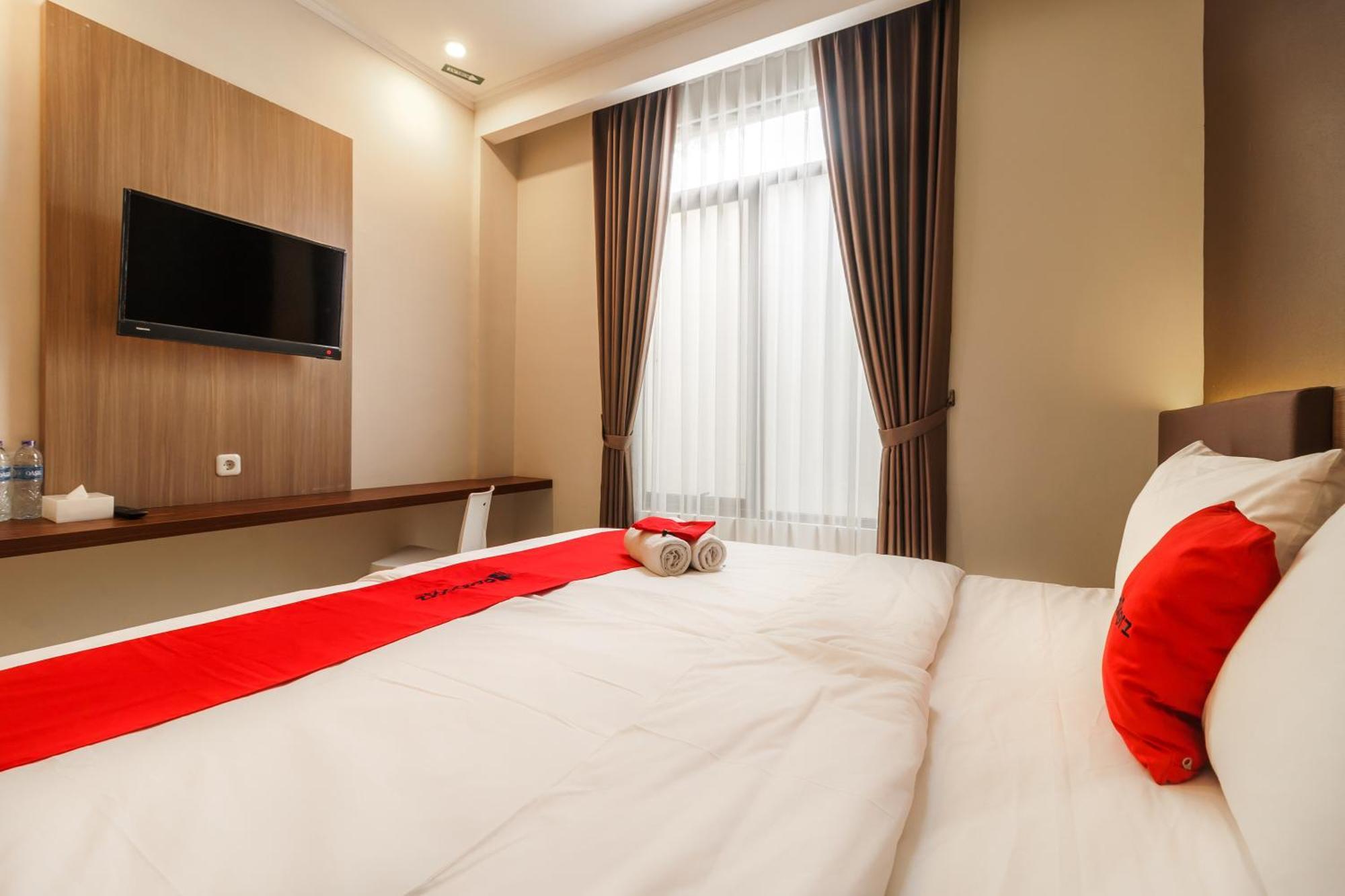 Reddoorz Near Lippo Mall Kemang 2 Wisma tamu